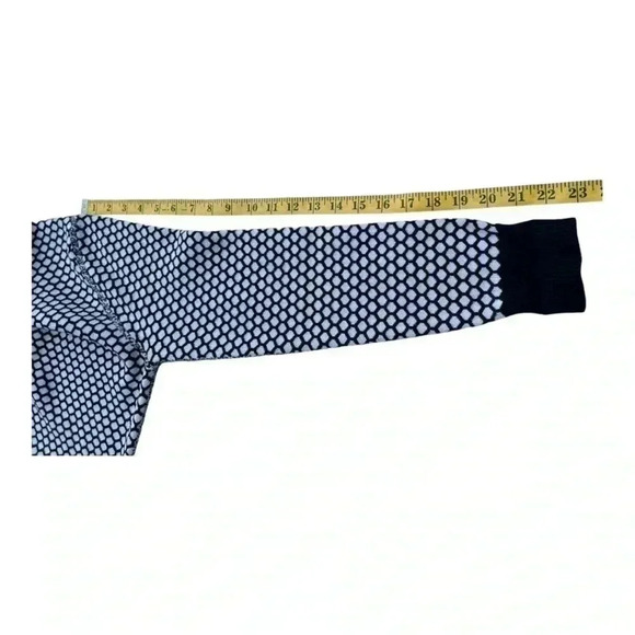 Women’s Sioni Black And White Cardigan Snap Button Closure No Size Tag Preowned - Picture 11 of 14